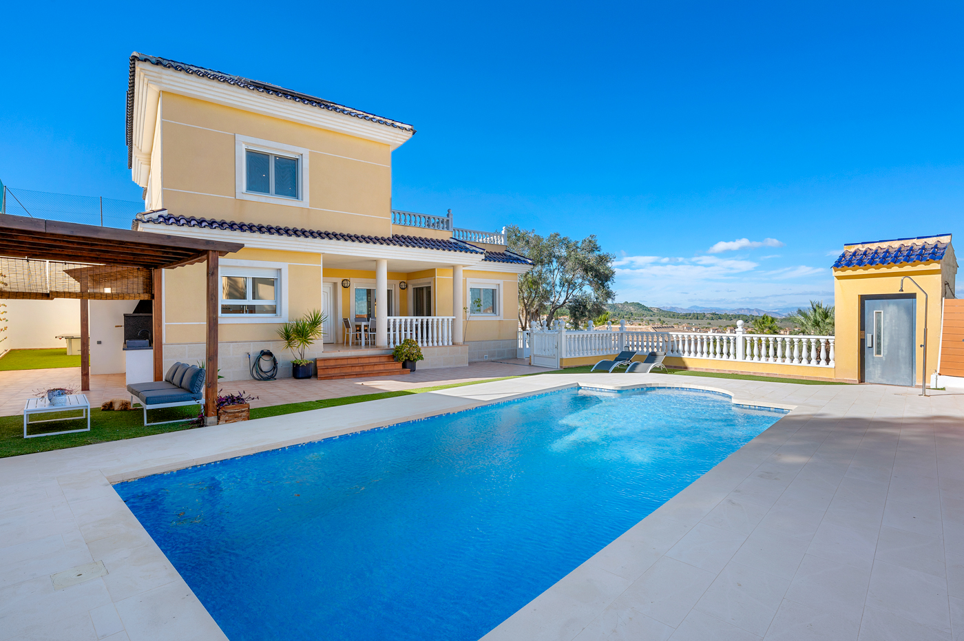 House in San Miguel de Salinas - view 1