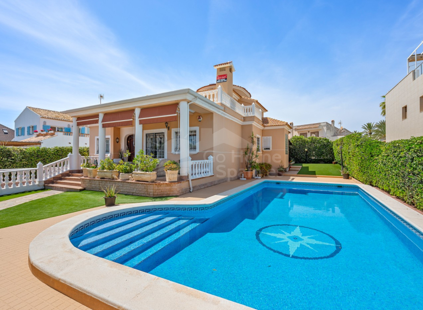 Re-Sale · Detached Villa Torrevieja · La Mata