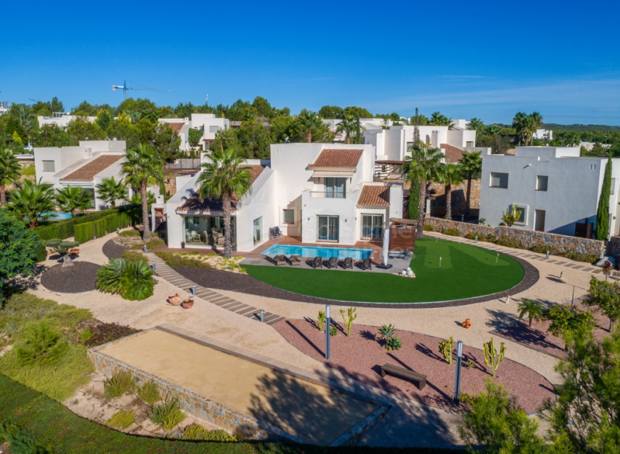 Re-Sale · Villa Las Colinas