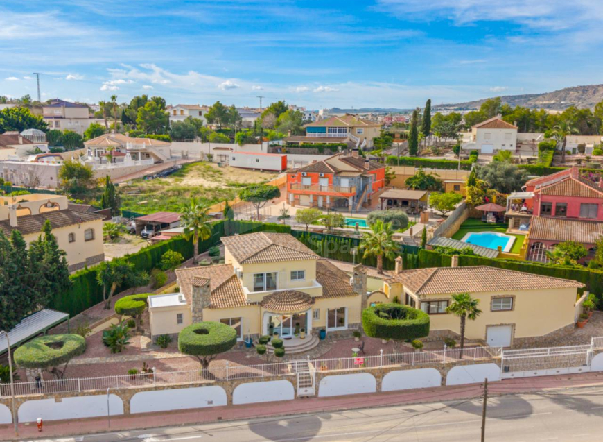 Re-Sale · Detached Villa Algorfa · Castillo de montemar