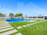 Re-Sale · Country estate Los Montesinos · La Herrada