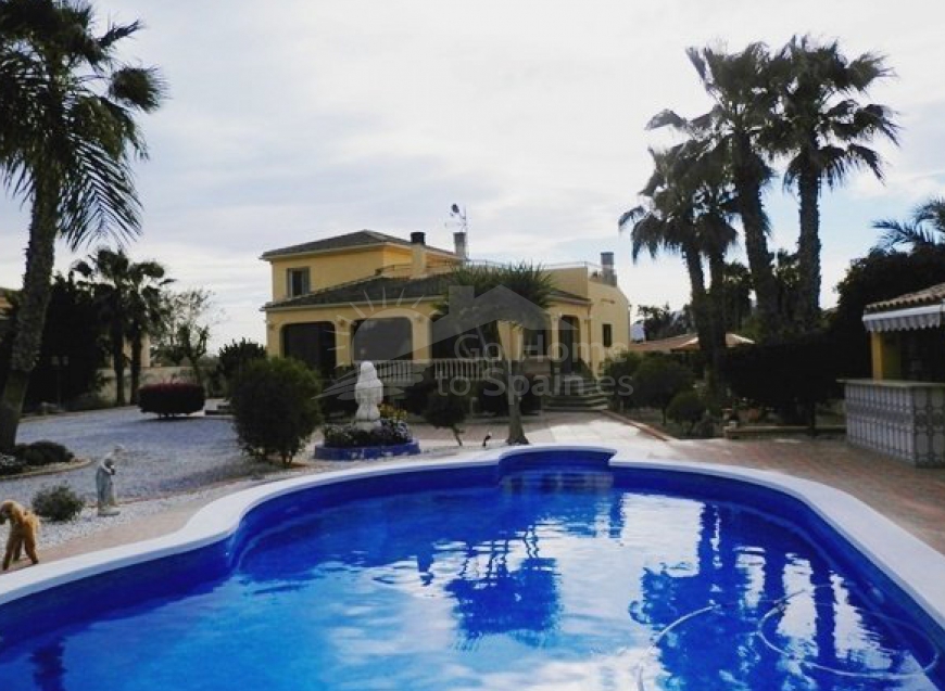 Re-Sale · Finca/Country Property Catral