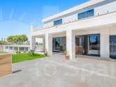 Re-Sale · Country estate Los Montesinos · La Herrada