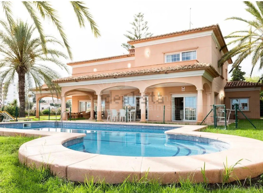 Re-Sale · Detached Villa Villajoyosa