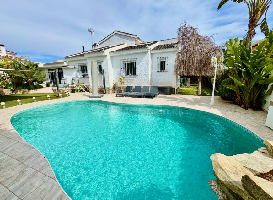 Re-Sale · Detached Villa Ciudad Quesada