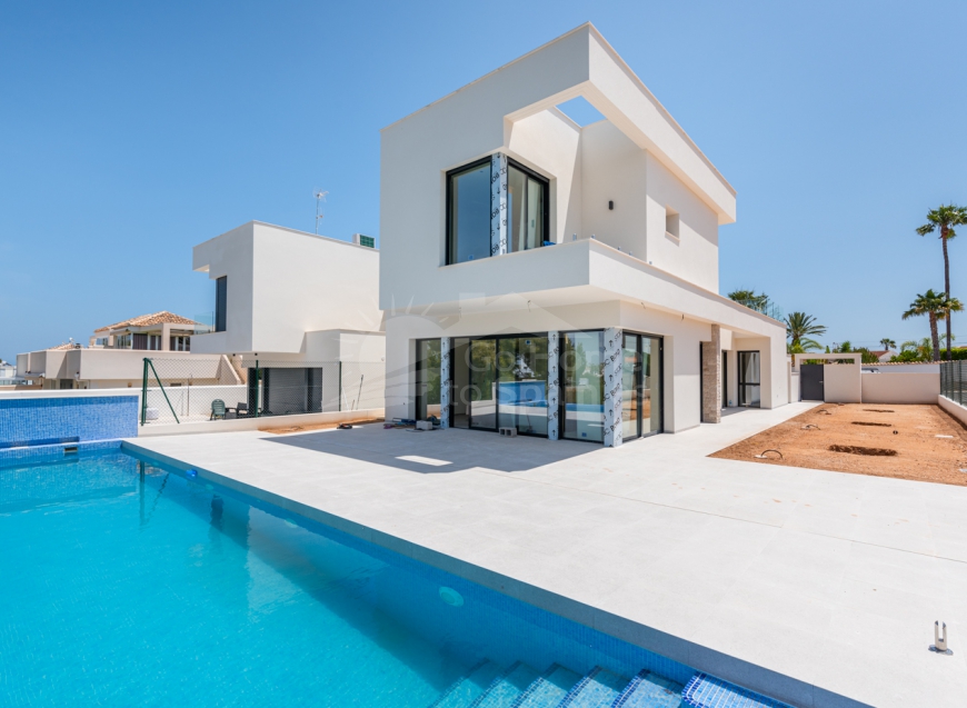Re-Sale · Detached Villa Cabo Roig