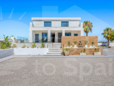 Re-Sale · Country estate Los Montesinos · La Herrada