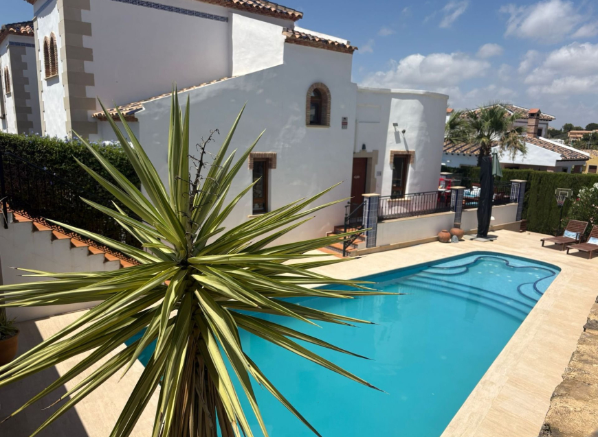 Re-Sale · Detached Villa Algorfa