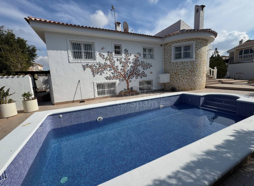 Re-Sale · Detached Villa Benijófar · Benimar