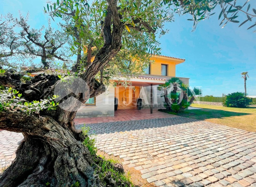 Re-Sale · Detached Villa Barcelona