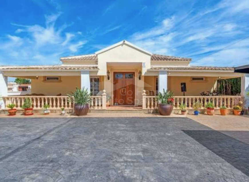 Re-Sale · Detached Villa Almoradi · Heredades