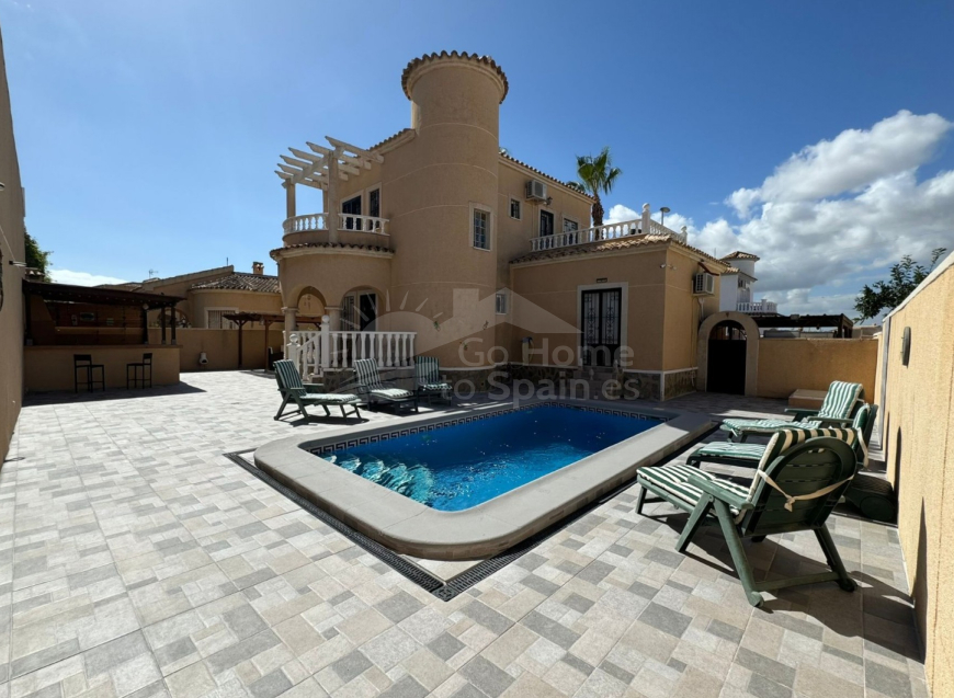 Re-Sale · Detached House / Villa Benijófar · Atalaya Park