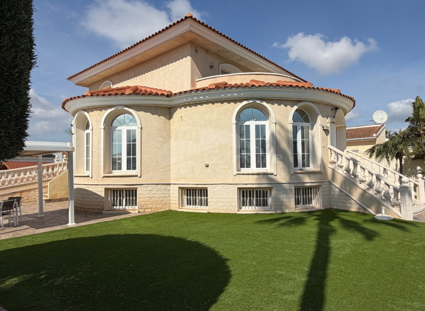 Re-Sale · Detached Villa Ciudad Quesada · Doña Pena