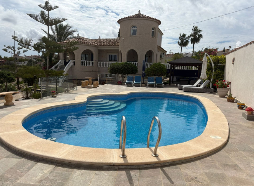 Re-Sale · Detached Villa Algorfa