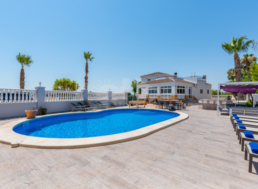 Re-Sale · Country Property Catral