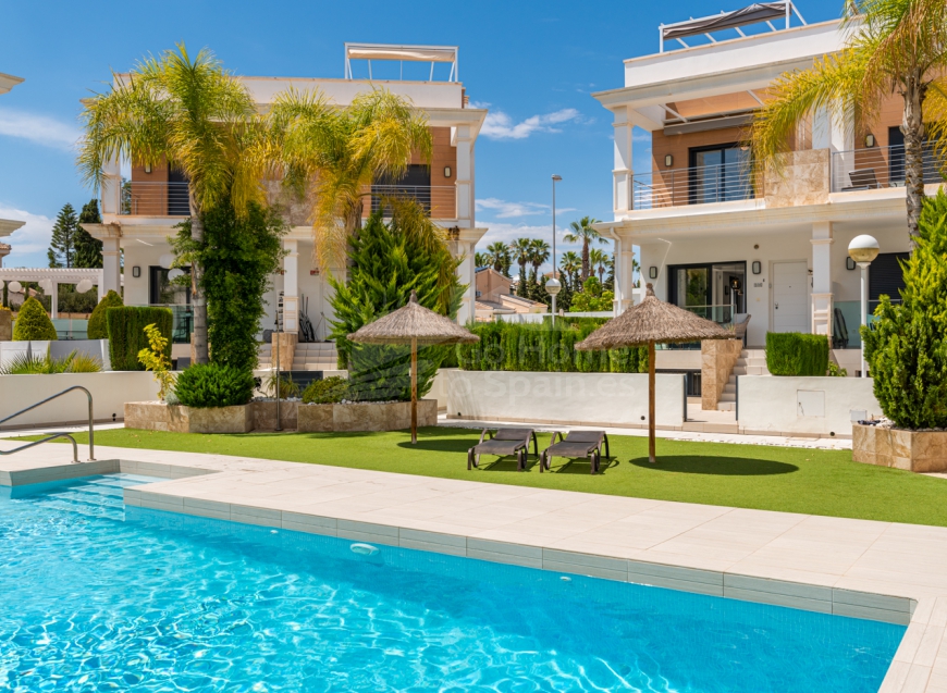 Re-Sale · Townhouse Ciudad Quesada · Doña pepa