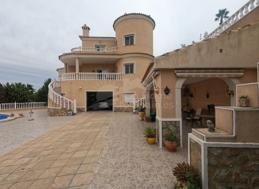 Re-Sale · Detached Villa Algorfa