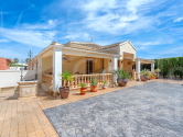 Re-Sale · Country estate Almoradi · Las Heredades